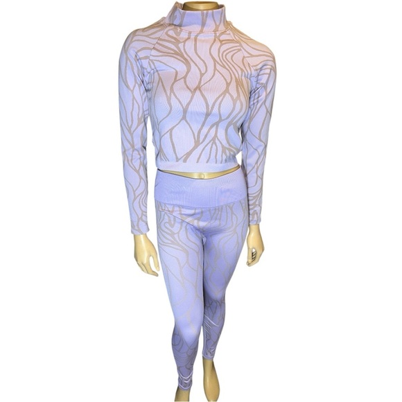 Fabletics Courtney Seamless Long-Sleeve frosted lilac Top and pants suit Size L - Picture 5 of 12